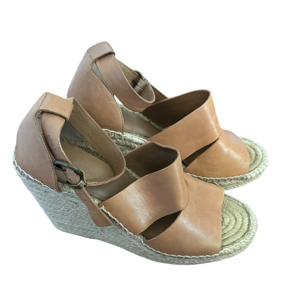Treasure and Bond Sannnibel Wedges - Picture 2 of 5